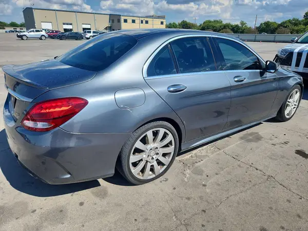 55SWF4JB7HU207884 — 2017 Mercedes-Benz C-Klasse, фото 3 с аукциона Copart 12.10.2026, Мелкие вмятины и царапины