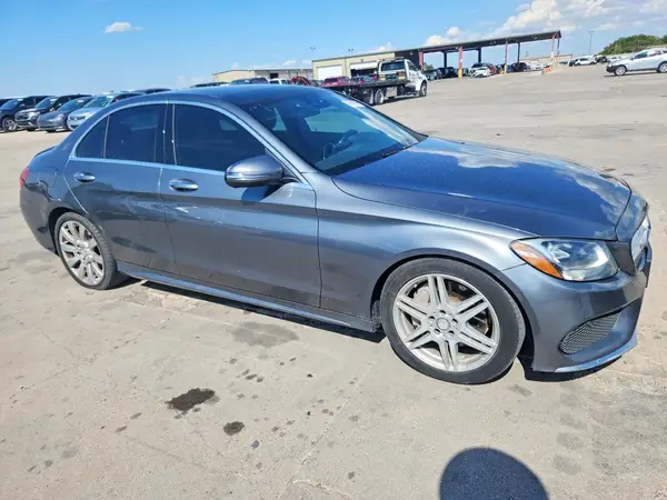 55SWF4JB7HU207884 — 2017 Mercedes-Benz C-Klasse, фото 4 с аукциона Copart 12.10.2026, Мелкие вмятины и царапины