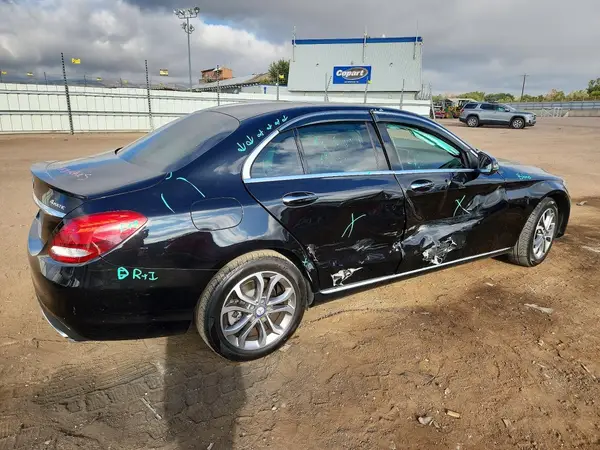 55SWF4KB1HU204042 — 2017 Mercedes-Benz C-Klasse, фото 3 с аукциона Copart, Боковая часть
