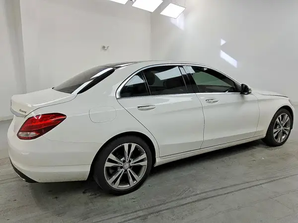 55SWF4KB7HU194083 — 2017 Mercedes-Benz C-Klasse, фото 3 с аукциона Copart 13.10.2026, Мелкие вмятины и царапины