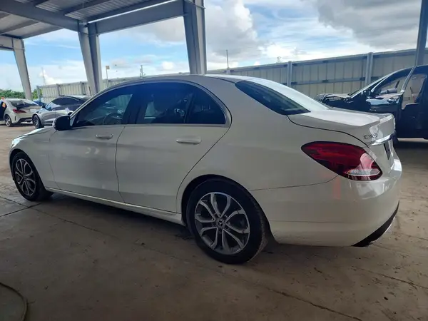 55SWF4JB6HU222084 — 2017 Mercedes-Benz C-Klasse, фото 2 с аукциона Copart 14.10.2026, Мелкие вмятины и царапины