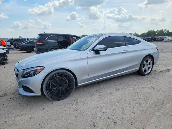 WDDWJ4JB4HF370168 — 2017 Mercedes-Benz C-Klasse, Мелкие вмятины и царапины (Minor Dent/Scratches), фото до ремонта
