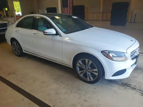 55SWF4KB5JU280921 — 2018 Mercedes-Benz C-Klasse, фото 4 с аукциона Copart, Мелкие вмятины и царапины