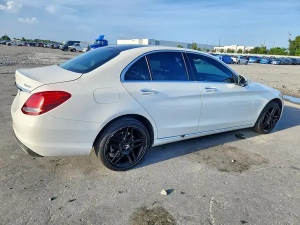 WDDWF4KB1JR312149 — 2018 Mercedes-Benz C-Klasse, фото 3 с аукциона Copart 15.10.2026, Мелкие вмятины и царапины