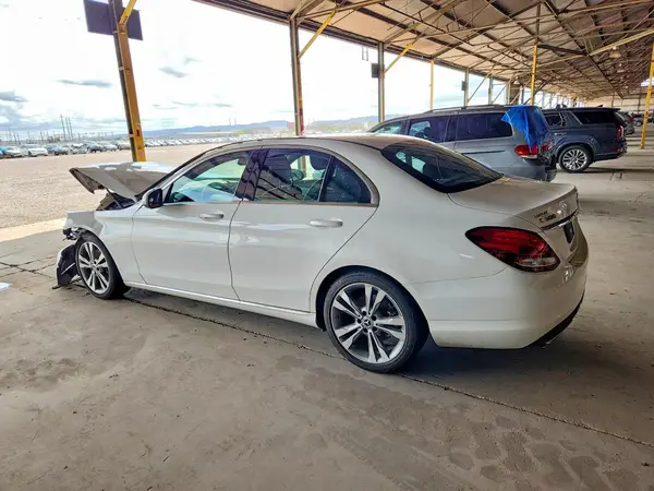 55SWF4JB7JU273292 — 2018 Mercedes-Benz C-Klasse, фото 2 с аукциона Copart 14.10.2026, Передняя часть