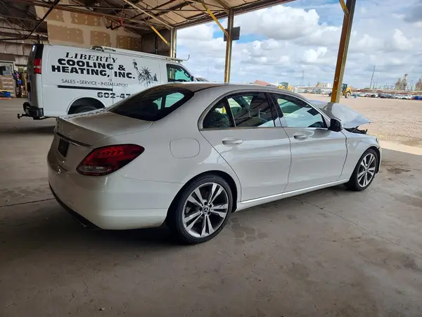 55SWF4JB7JU273292 — 2018 Mercedes-Benz C-Klasse, фото 3 с аукциона Copart 14.10.2026, Передняя часть