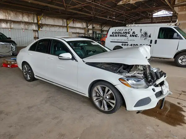 55SWF4JB7JU273292 — 2018 Mercedes-Benz C-Klasse, фото 4 с аукциона Copart 14.10.2026, Передняя часть