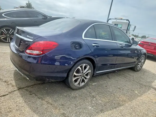 55SWF4KBXJU238776 — 2018 Mercedes-Benz C-Klasse, фото 3 с аукциона Copart 14.10.2026, Мелкие вмятины и царапины