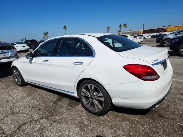 55SWF4JB0JU248041 — 2018 Mercedes-Benz C-Klasse, фото 2 с аукциона Copart, Передняя часть