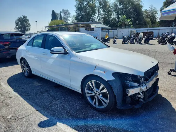 55SWF4JB0JU248041 — 2018 Mercedes-Benz C-Klasse, фото 4 с аукциона Copart, Передняя часть