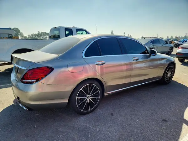 55SWF8DB0KU299365 — 2019 Mercedes-Benz C-Klasse, фото 3 с аукциона Copart, Ходовая часть