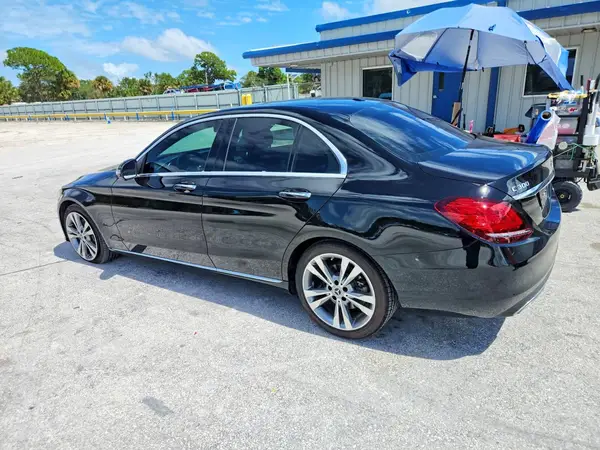 55SWF8DB7KU284359 — 2019 Mercedes-Benz C-Klasse, фото 2 с аукциона Copart 14.10.2026, Боковая часть