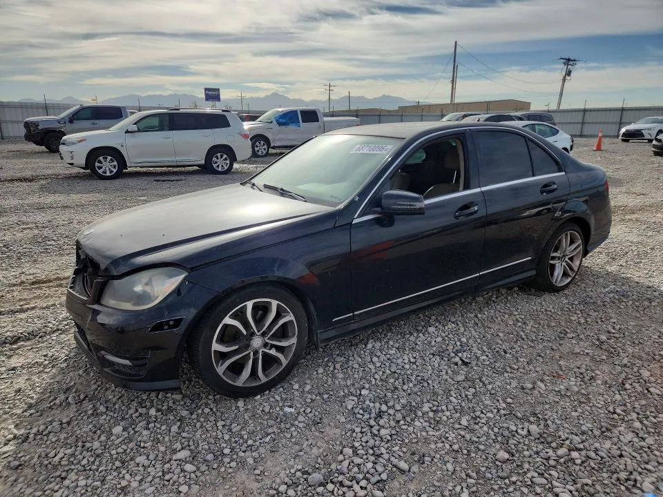 2012 MERCEDES-BENZ C VIN WDDGF8BB1CR239525 фото 1