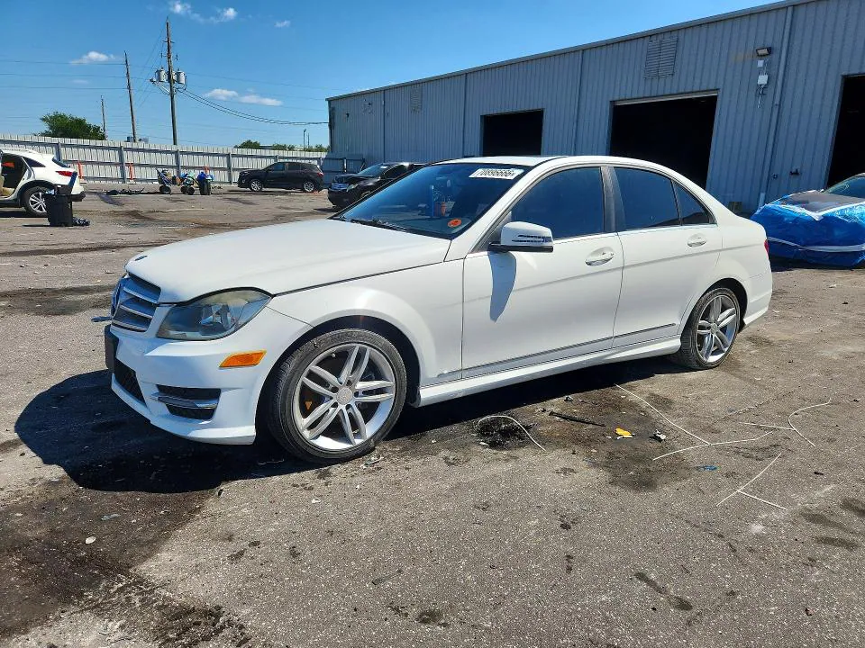 2013 MERCEDES-BENZ C VIN WDDGF4HB0DA843986 фото 1