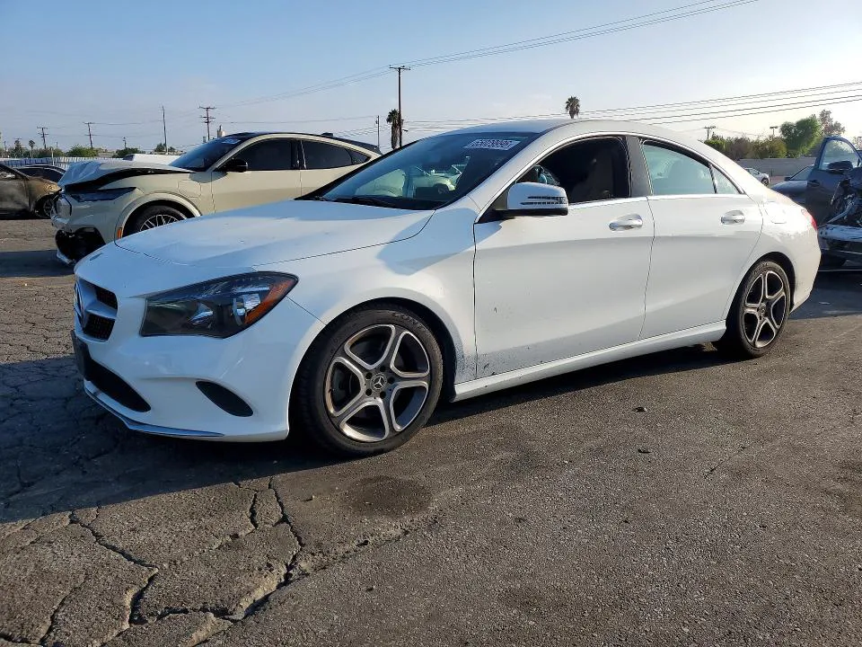 2018 Mercedes-Benz CLA VIN WDDSJ4EB6JN683338 фото 1