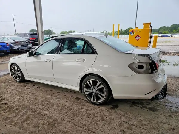WDDHF5KB9GB258308 — 2016 Mercedes-Benz E-Klasse, фото 2 с аукциона Copart, Задняя часть