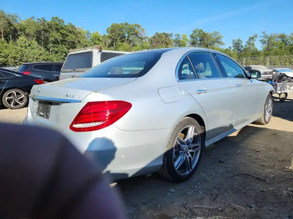 WDDZF4KB5HA188022 — 2017 Mercedes-Benz E-Klasse, фото 3 с аукциона Copart, Передняя часть