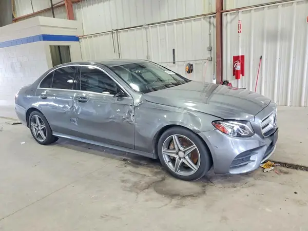 WDDZF4KB3HA058725 — 2017 Mercedes-Benz E-Klasse, фото 4 с аукциона Copart, Боковая часть