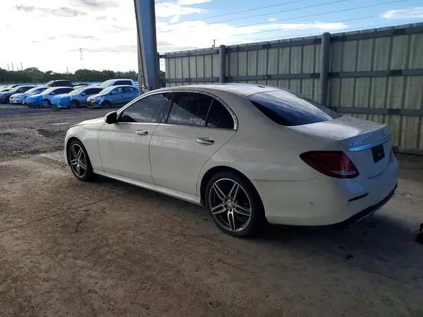 WDDZF4JB6HA173563 — 2017 Mercedes-Benz E-Klasse, фото 2 с аукциона Copart 30.09.2026, Подтопление