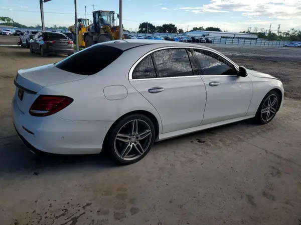 WDDZF4JB6HA173563 — 2017 Mercedes-Benz E-Klasse, фото 3 с аукциона Copart 30.09.2026, Подтопление