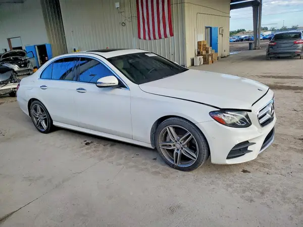 WDDZF4JB6HA173563 — 2017 Mercedes-Benz E-Klasse, фото 4 с аукциона Copart 30.09.2026, Подтопление