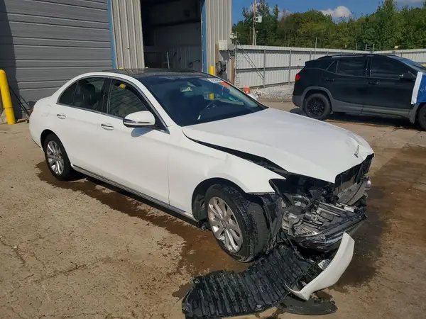 WDDZF4KB3HA071894 — 2017 Mercedes-Benz E-Klasse, фото 4 с аукциона Copart, Передняя часть