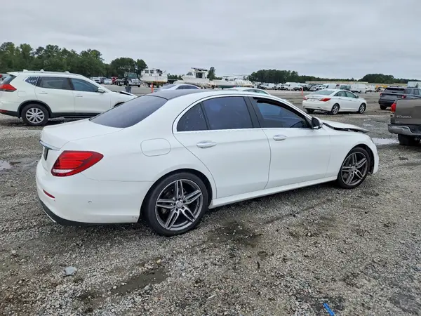 WDDZF4JB4HA040252 — 2017 Mercedes-Benz E-Klasse, фото 3 с аукциона Copart, Передняя часть