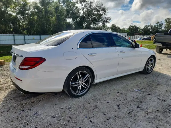 WDDZF4JB3HA110923 — 2017 Mercedes-Benz E-Klasse, фото 3 с аукциона Copart, Град