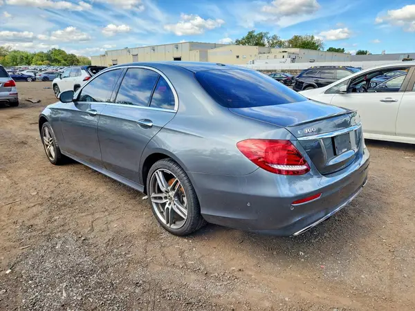 WDDZF4KB4HA240191 — 2017 Mercedes-Benz E-Klasse, фото 2 с аукциона Copart 02.10.2026, Подтопление