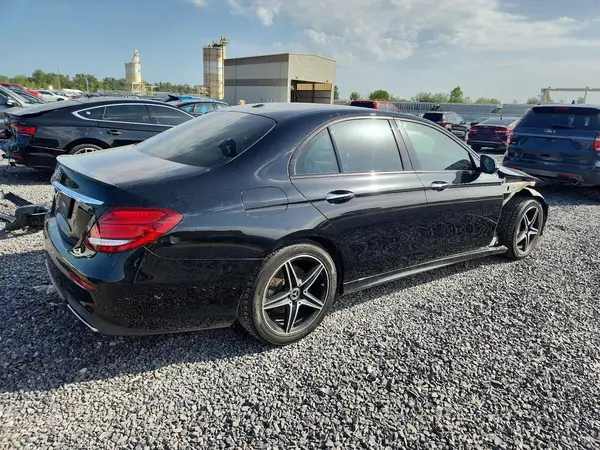 WDDZF4JB2JA407414 — 2018 Mercedes-Benz E-Klasse, фото 3 с аукциона Copart 06.10.2026, Передняя часть