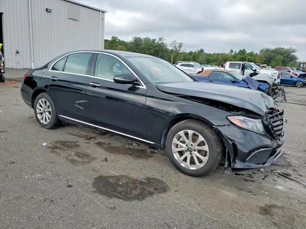 WDDZF4KB5JA346977 — 2018 Mercedes-Benz E-Klasse, фото 4 с аукциона Copart, Передняя часть