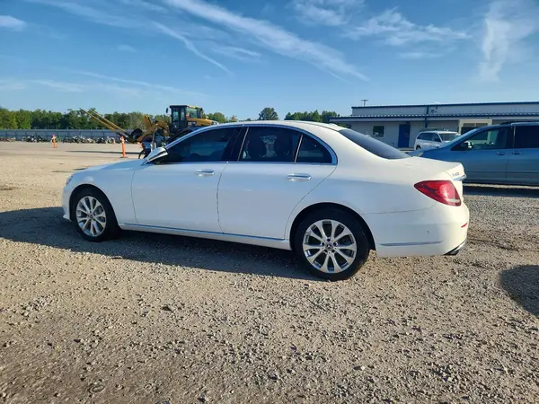 WDDZF6GB5JA385900 — 2018 Mercedes-Benz E-Klasse, фото 2 с аукциона Copart, Подтопление