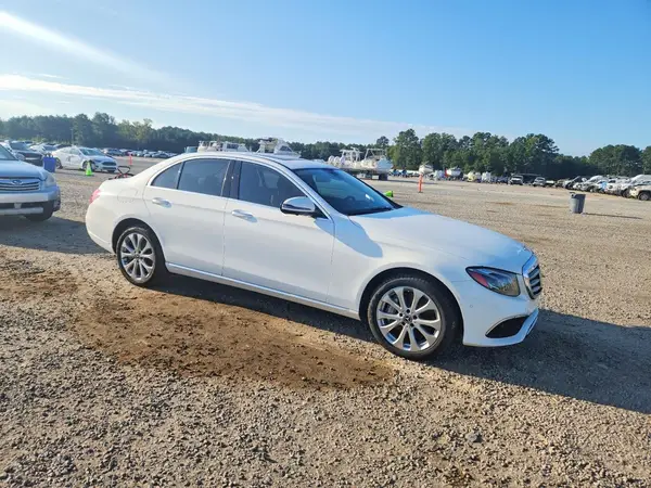 WDDZF6GB5JA385900 — 2018 Mercedes-Benz E-Klasse, фото 4 с аукциона Copart, Подтопление