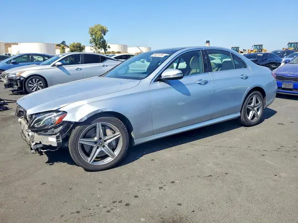 WDDZF4JB2JA469010 — 2018 Mercedes-Benz E-Klasse, Передняя часть (Front End), фото до ремонта