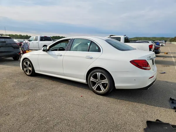 WDDZF4JB4JA436865 — 2018 Mercedes-Benz E-Klasse, фото 2 с аукциона Copart 05.10.2026, Подтопление