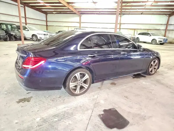 WDDZF4JB6JA307297 — 2018 Mercedes-Benz E-Klasse, фото 3 с аукциона Copart, Подтопление