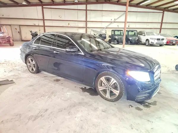 WDDZF4JB6JA307297 — 2018 Mercedes-Benz E-Klasse, фото 4 с аукциона Copart, Подтопление