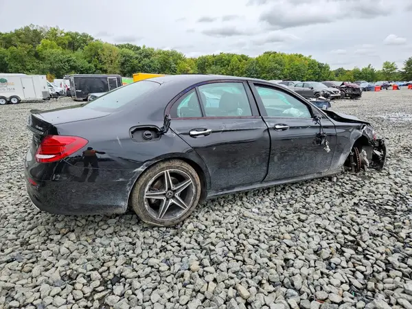 WDDZF4KB5JA399548 — 2018 Mercedes-Benz E-Klasse, фото 3 с аукциона Copart 14.10.2026, Передняя часть