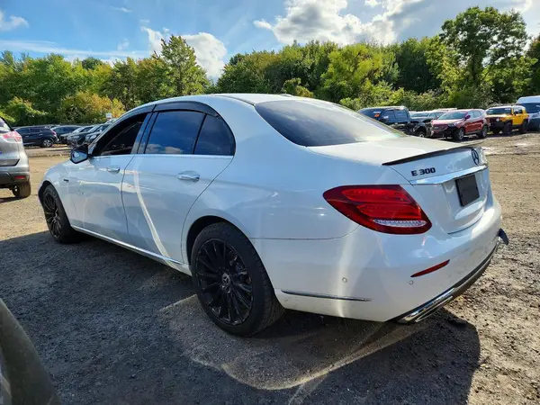 WDDZF4KB9JA314209 — 2018 Mercedes-Benz E-Klasse, фото 2 с аукциона Copart 01.10.2026, Боковая часть