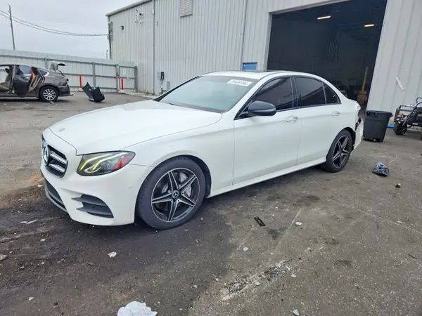 WDDZF4JB7JA321645 — 2018 Mercedes-Benz E-Klasse, Задняя часть (Rear End), фото до ремонта