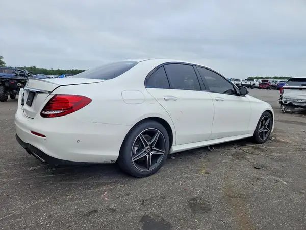 WDDZF4JB7JA321645 — 2018 Mercedes-Benz E-Klasse, фото 3 с аукциона Copart, Задняя часть