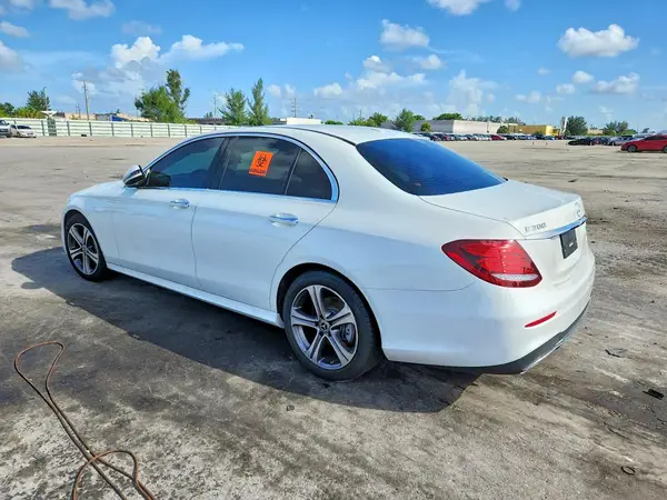 WDDZF4JBXKA683793 — 2019 Mercedes-Benz E-Klasse, фото 2 с аукциона Copart, Подтопление