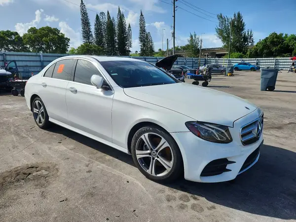 WDDZF4JBXKA683793 — 2019 Mercedes-Benz E-Klasse, фото 4 с аукциона Copart, Подтопление