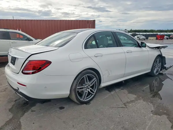 WDDZF4JBXKA676200 — 2019 Mercedes-Benz E-Klasse, фото 3 с аукциона Copart, Передняя часть