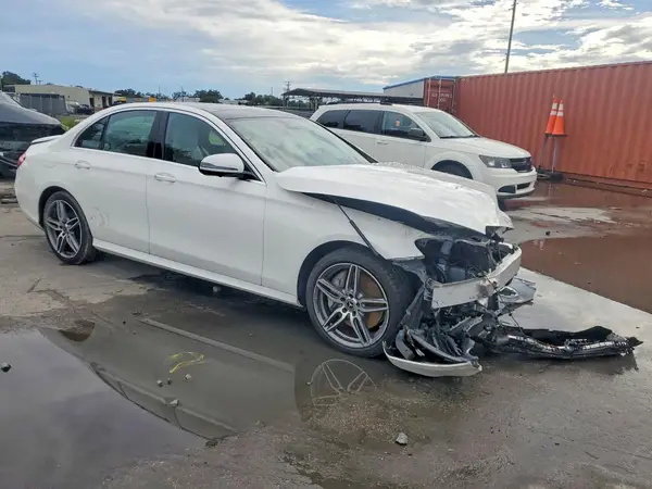 WDDZF4JBXKA676200 — 2019 Mercedes-Benz E-Klasse, фото 4 с аукциона Copart, Передняя часть