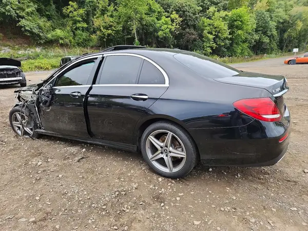 WDDZF4KB5KA554889 — 2019 Mercedes-Benz E-Klasse, фото 2 с аукциона Copart, Передняя часть