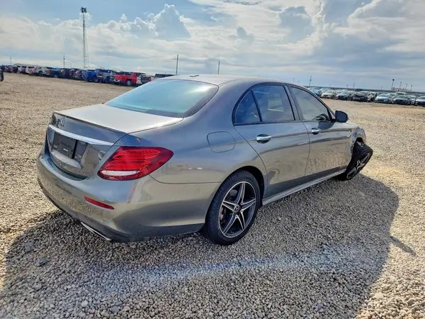 WDDZF4JB3KA563267 — 2019 Mercedes-Benz E-Klasse, фото 3 с аукциона Copart, Передняя часть