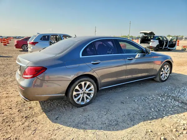 WDDZF4JB4KA523991 — 2019 Mercedes-Benz E-Klasse, фото 3 с аукциона Copart 12.10.2026, Механические повреждения