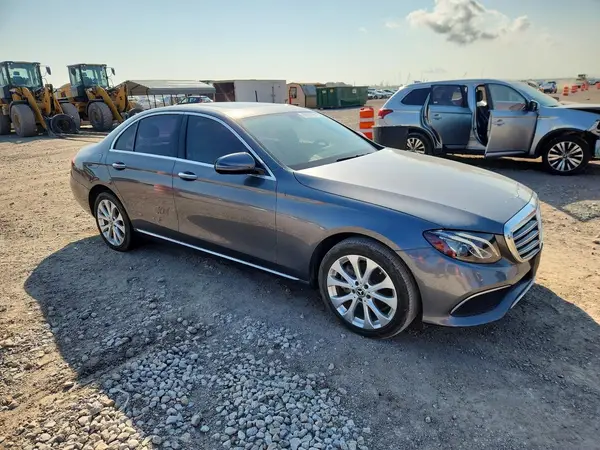 WDDZF4JB4KA523991 — 2019 Mercedes-Benz E-Klasse, фото 4 с аукциона Copart 12.10.2026, Механические повреждения