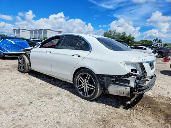 WDDZF4JB0KA514348 — 2019 Mercedes-Benz E-Klasse, фото 2 с аукциона Copart, Передняя часть